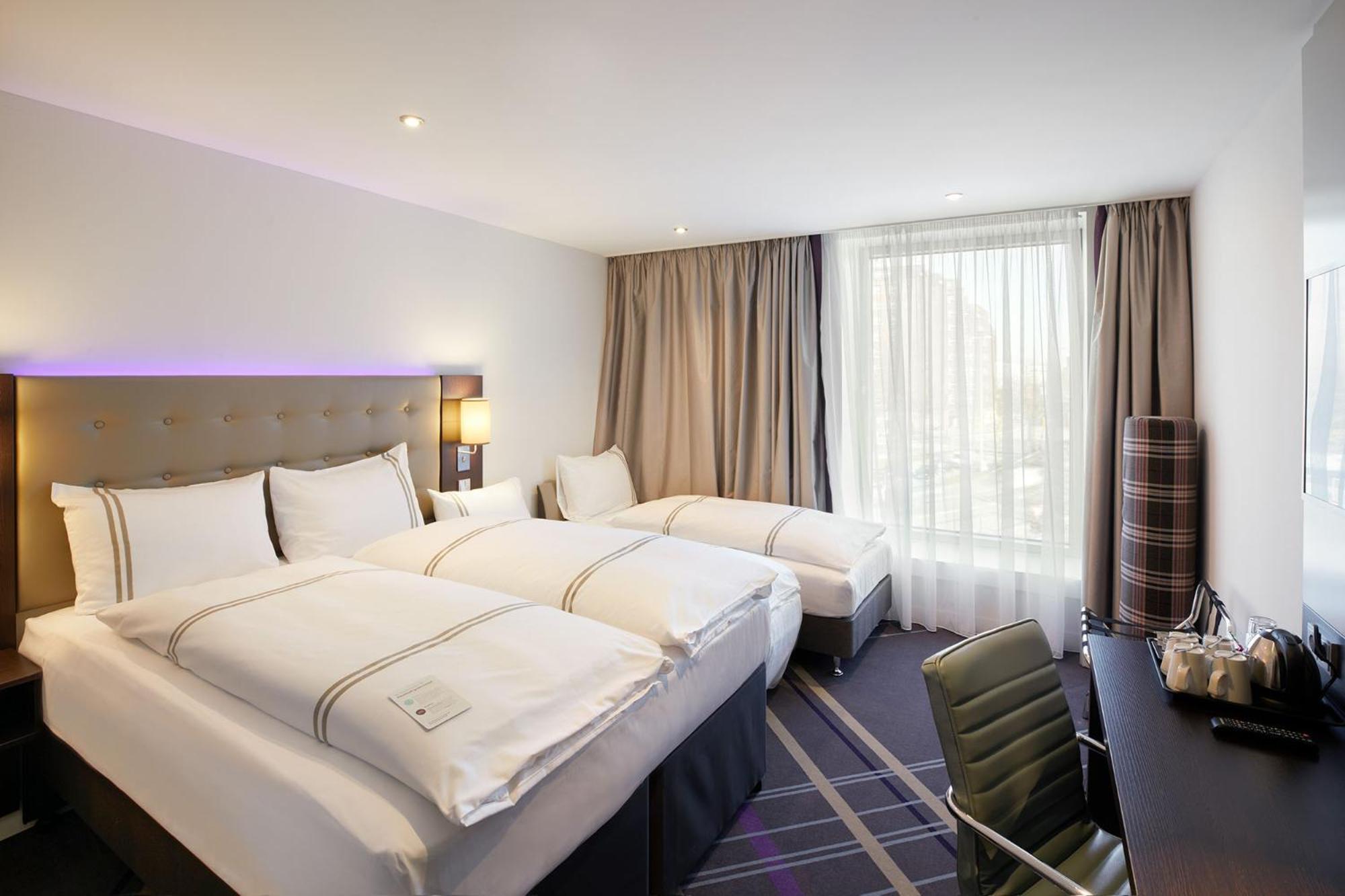Premier Inn Hamburg City Zentrum Exterior foto